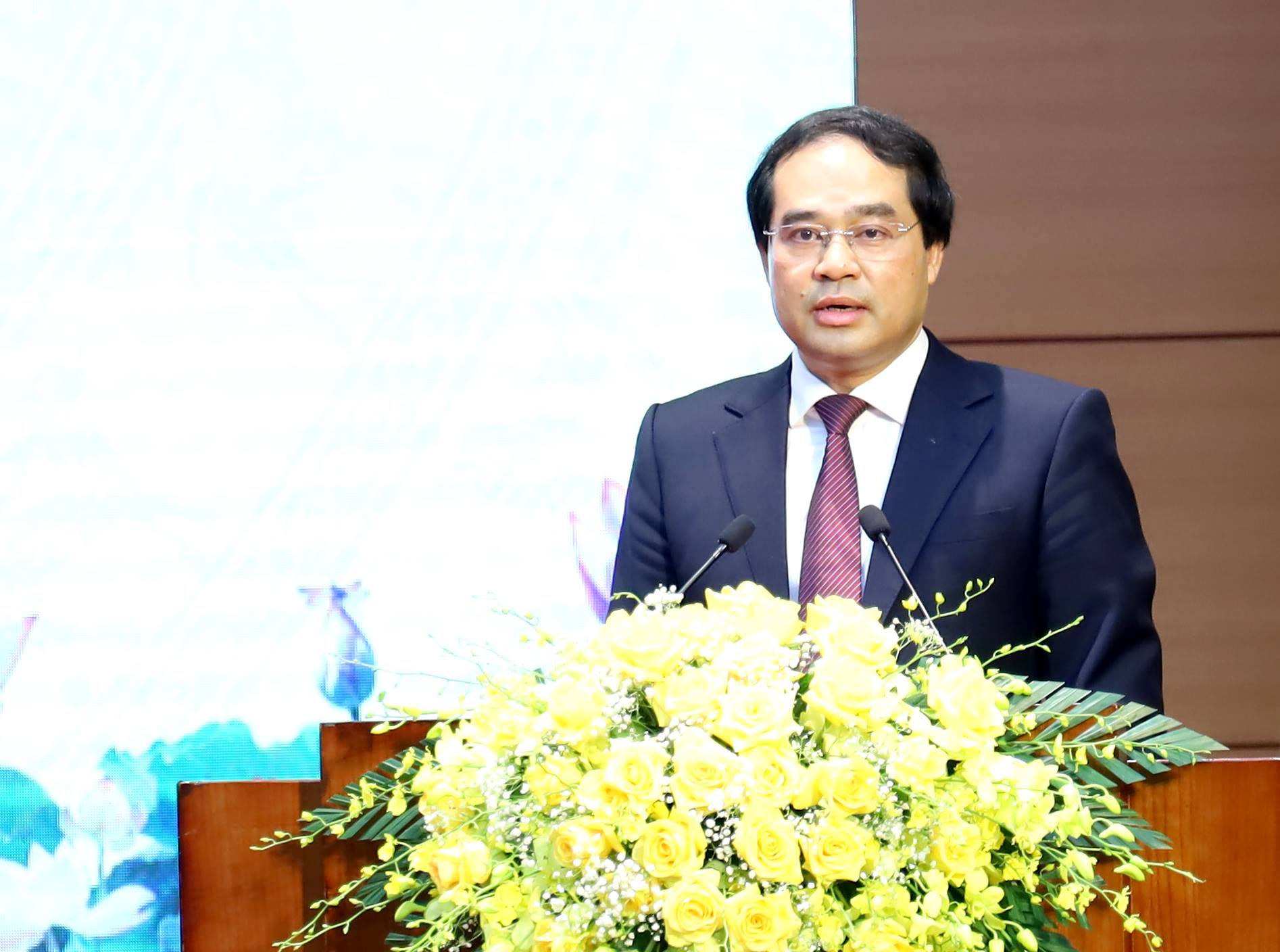 Đồng chí Bí thư Tỉnh ủy, Chủ tịch HĐND tỉnh Lào Cai Trịnh Xuân Trường phát biểu nhận nhiệm vụ